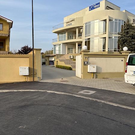 Bruxelles Guesthouse Craiova Exterior photo