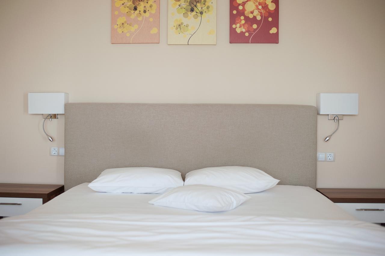 Bruxelles Guesthouse Craiova Exterior photo